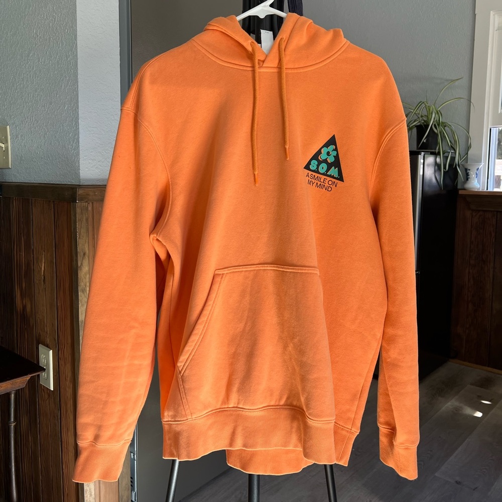 Comfortable orange oversized hoodie. Size large, barely worn.